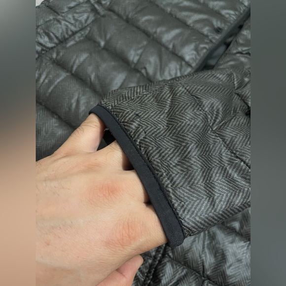 UniQlo Ultra Light DOWN FEATHER(50gram weight total) - Picture 8 of 16